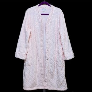 Miss Elaine Robe Light Pink Size Large New Without Tags.